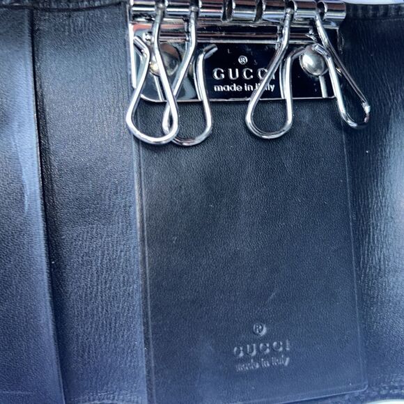Authentic Vintage Gucci Black/Silver Keyholder - Picture 11 of 17